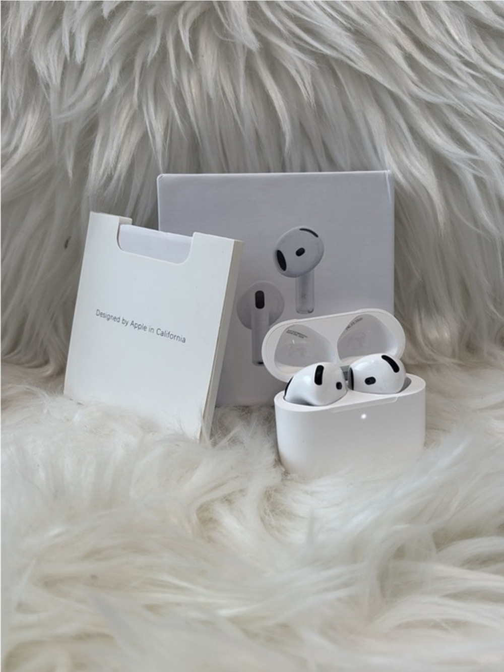 Apple Airpods Gen 4 Wireless Earbuds with Charging Case